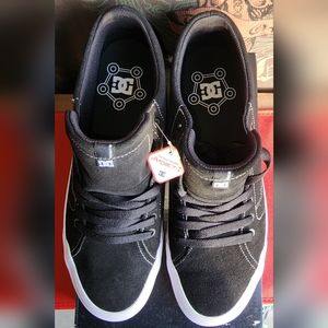 DC " EVAN SMITH" HI ZERO, SIZE 11, COLOR BLACK/WHITE SNEAKERS
